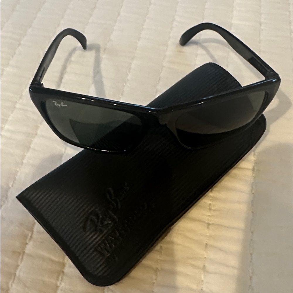 Ray-Ban Classic Black Sunglasses with Case